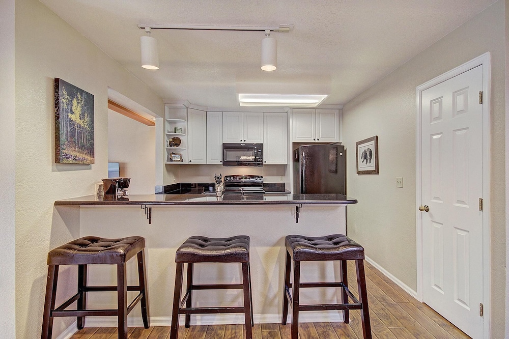 Private Mountain Town home Pet Friendly with Great Views - WD12 by Redawning