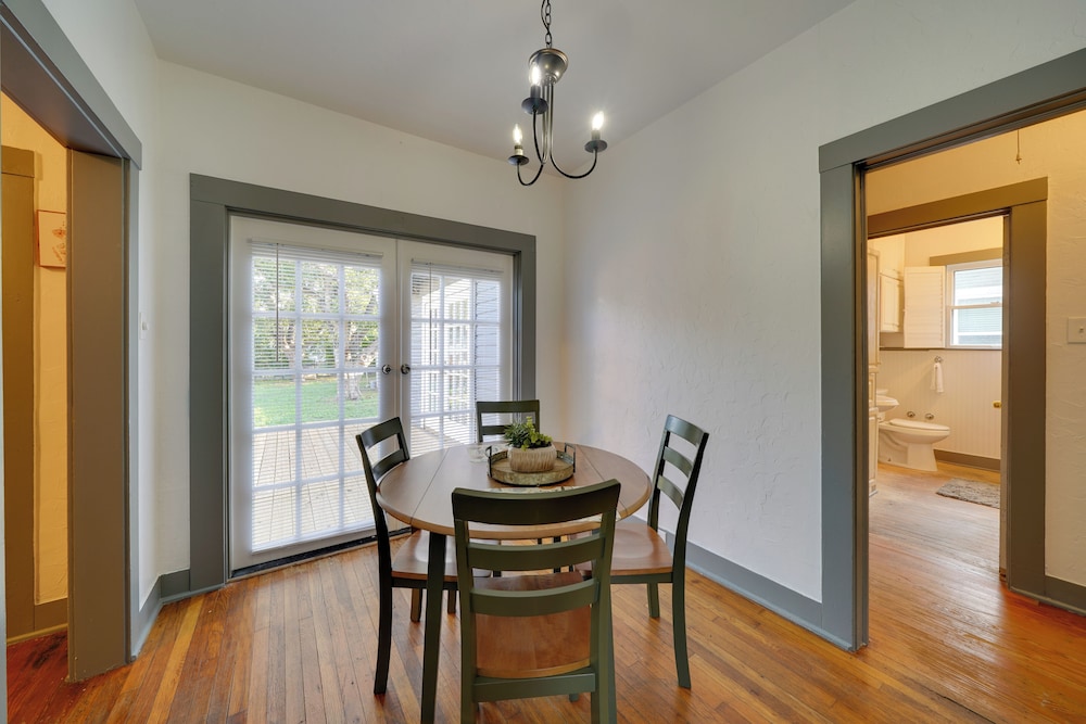 4 Mi to Downtown! Cozy Bungalow in San Antonio