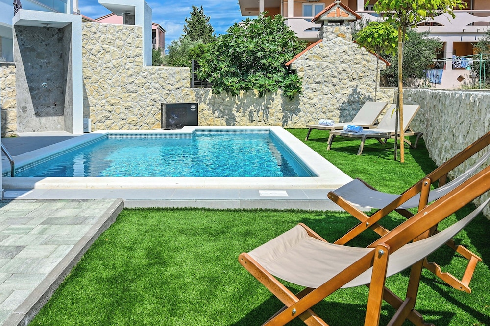 Nova Luxury Residence apartment with private heated pool