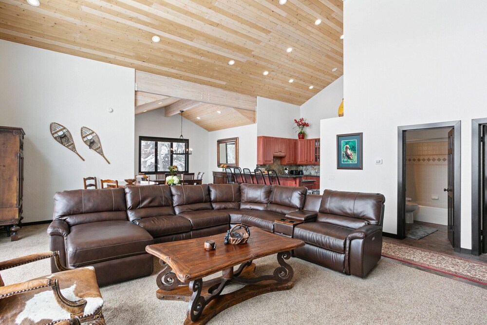 2430 Queen Esther Dr - 5 Bedroom Home with Spa 5 Home
