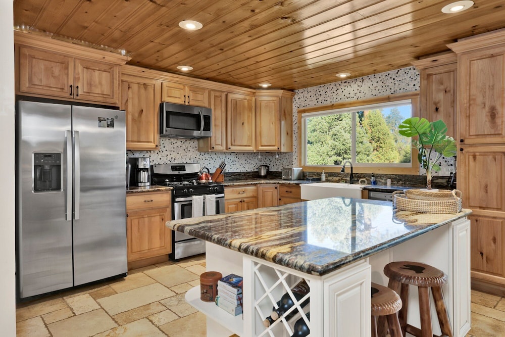 Entertainment Cabin #610