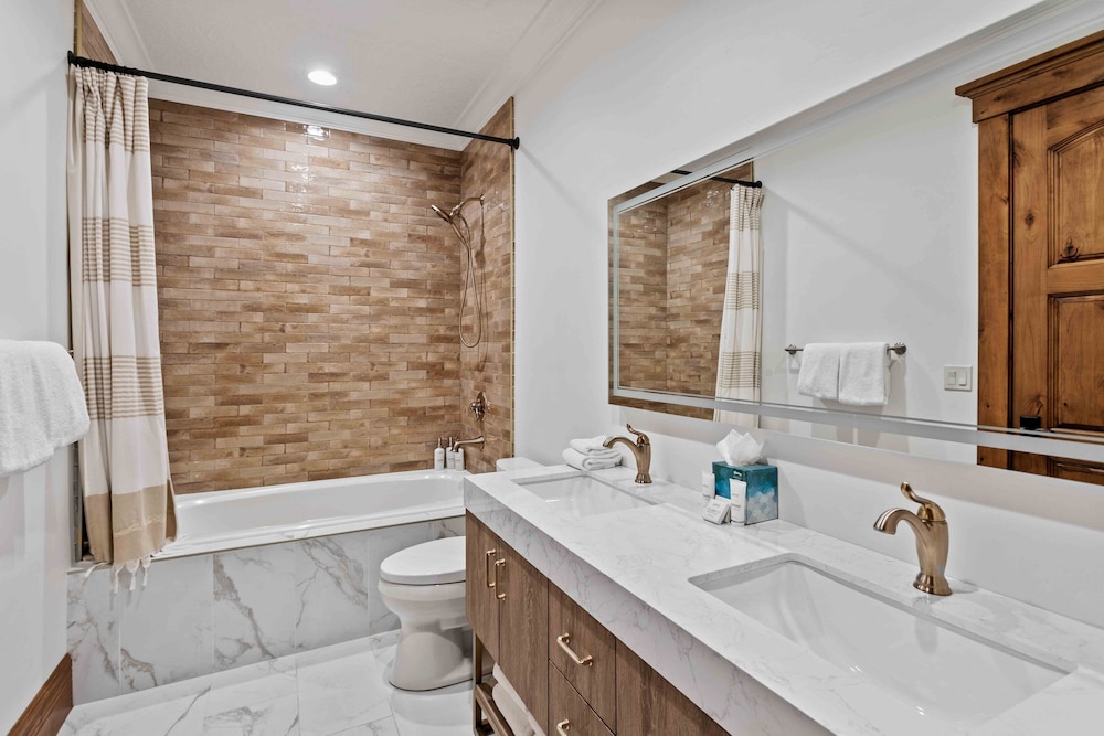 6565 Lookout Drive - Four Bedroom with Spa 4 Condo