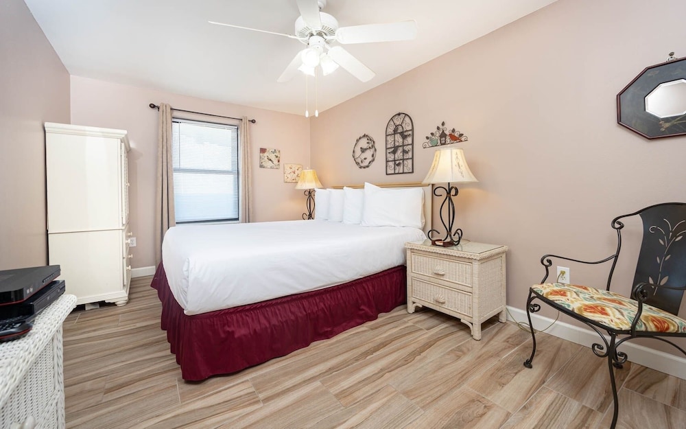 Phoenix Vi 6403 3 Bedroom Condo