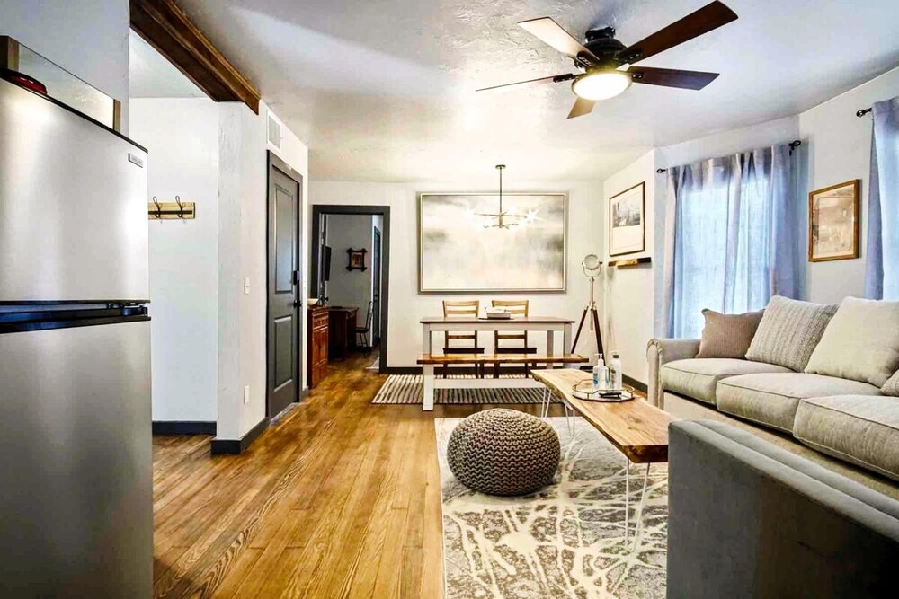 Oklahoma City Vacations - 3-story 6-bedroom 4 Bathrooms 3min-asian Dist - Property Image 91