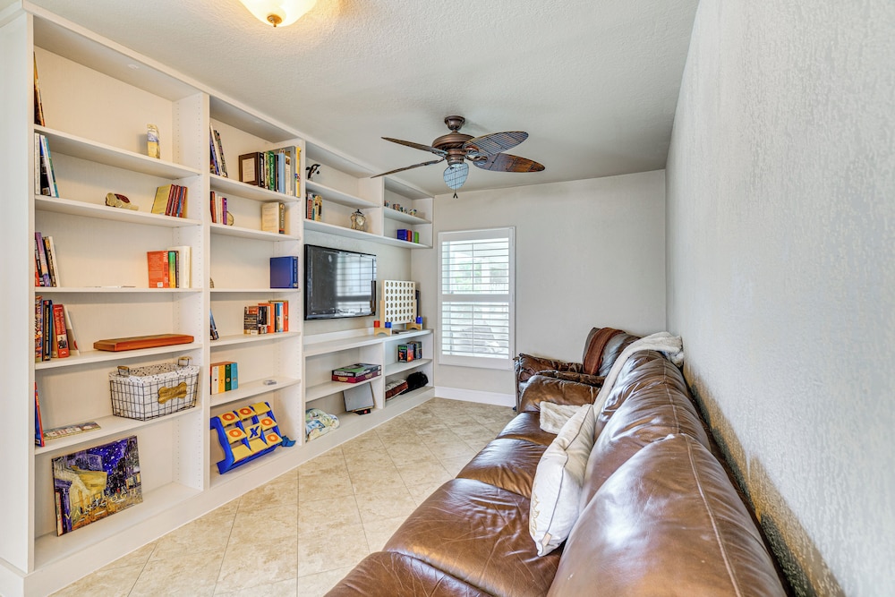 6 Mi to Beach: Family Oasis w/ Pool in Cape Coral