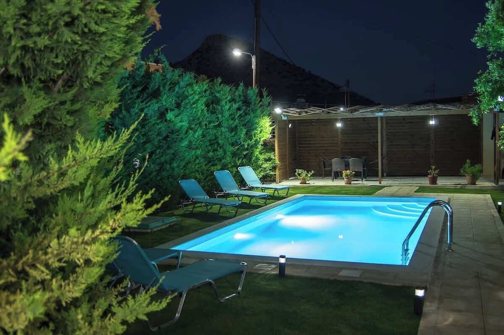 Sklavaki Traditional Villa - Private Pool Views