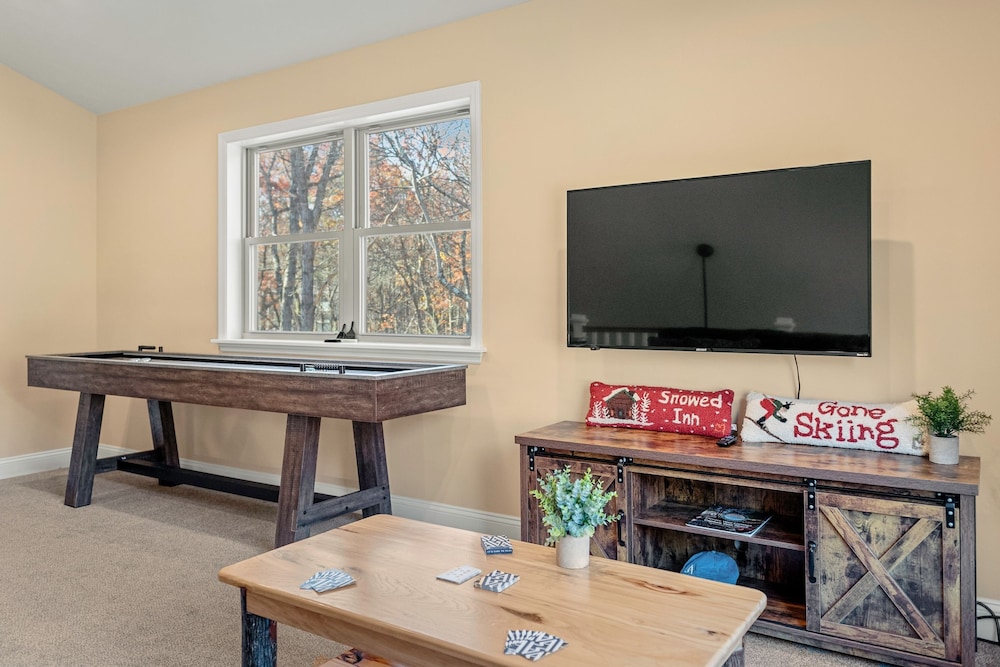 Stephen Way by Avantstay Hot Tub Game Room Albrightsville