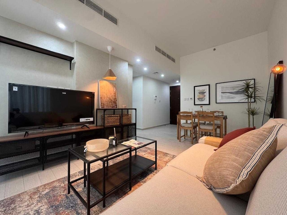 Premier 2-bedroom Lifeline apartment with free Parking