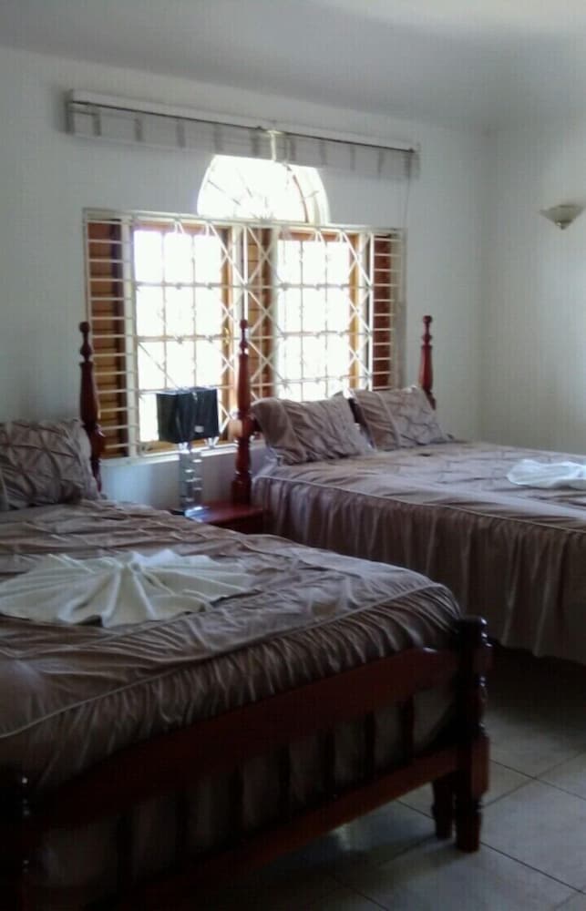 Rooms on the Ridge