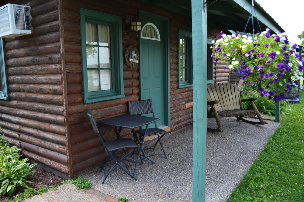 Moon River Cabins