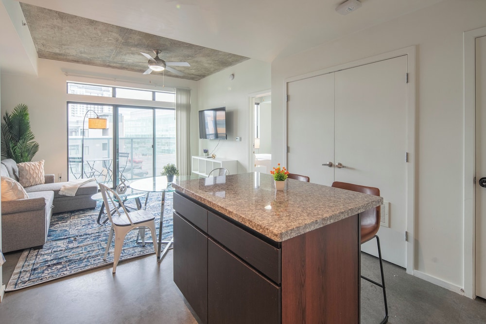 ROVE LIVING/KL - Roosevelt Point