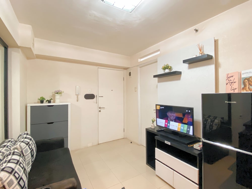 Functional 2Br At Apartment Bassura City