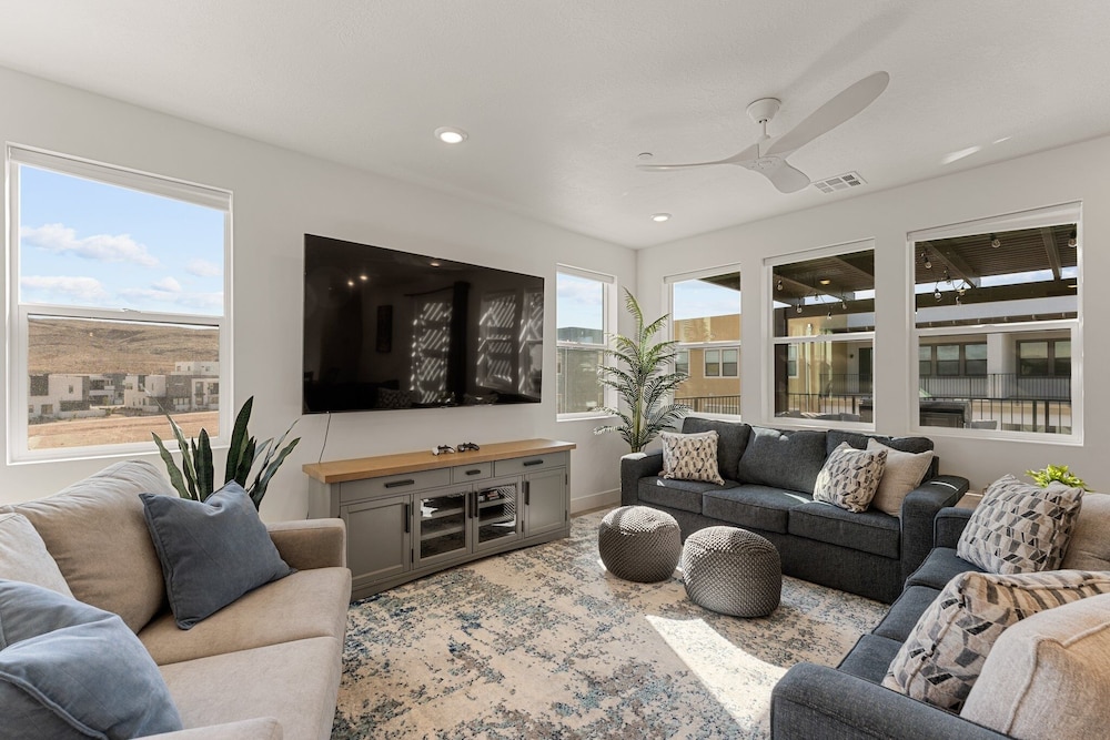 Red Rock Lagoon 3 Bedroom Condo