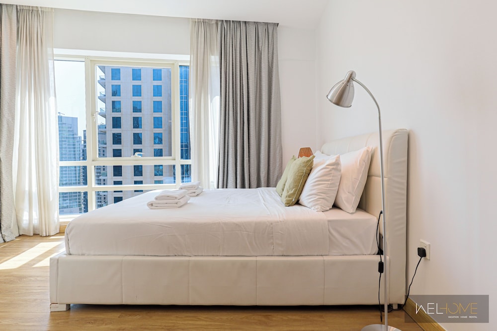 WelHome - Stylish Breathtaking 2BR Apartment in Marina