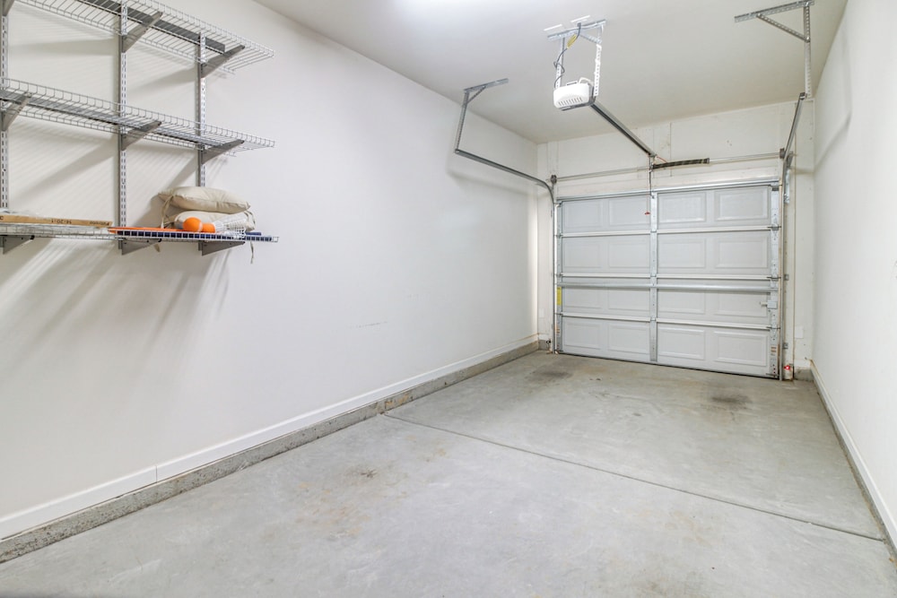 7 Mi to Uptown: Townhouse w/ Patio in Charlotte!