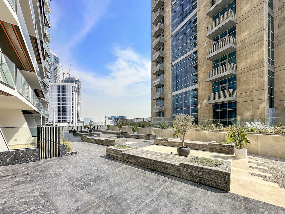 WelHome - Contemporary 1BR in Binghatti Canal & Burj Views