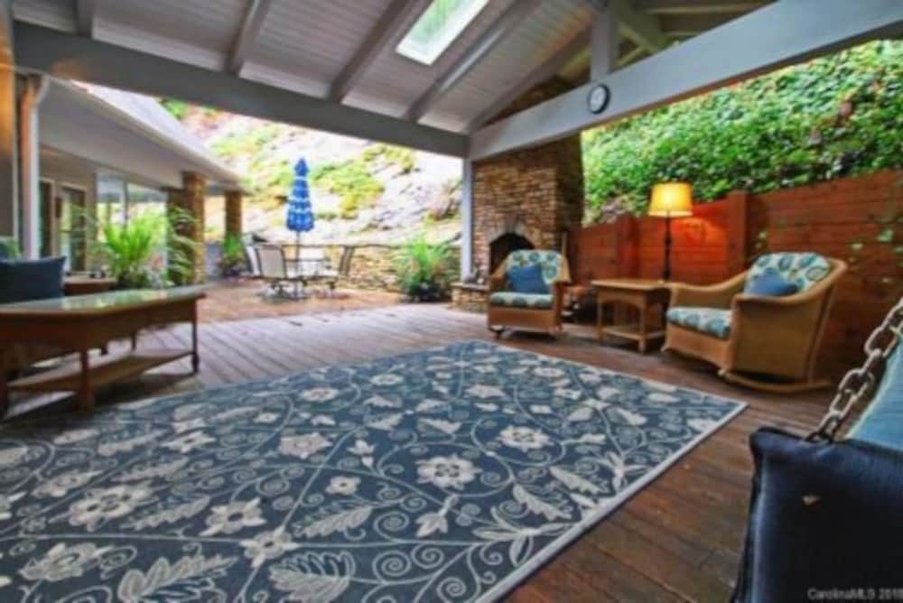 5 BR House- Mt Mitchell Golf Course on the River