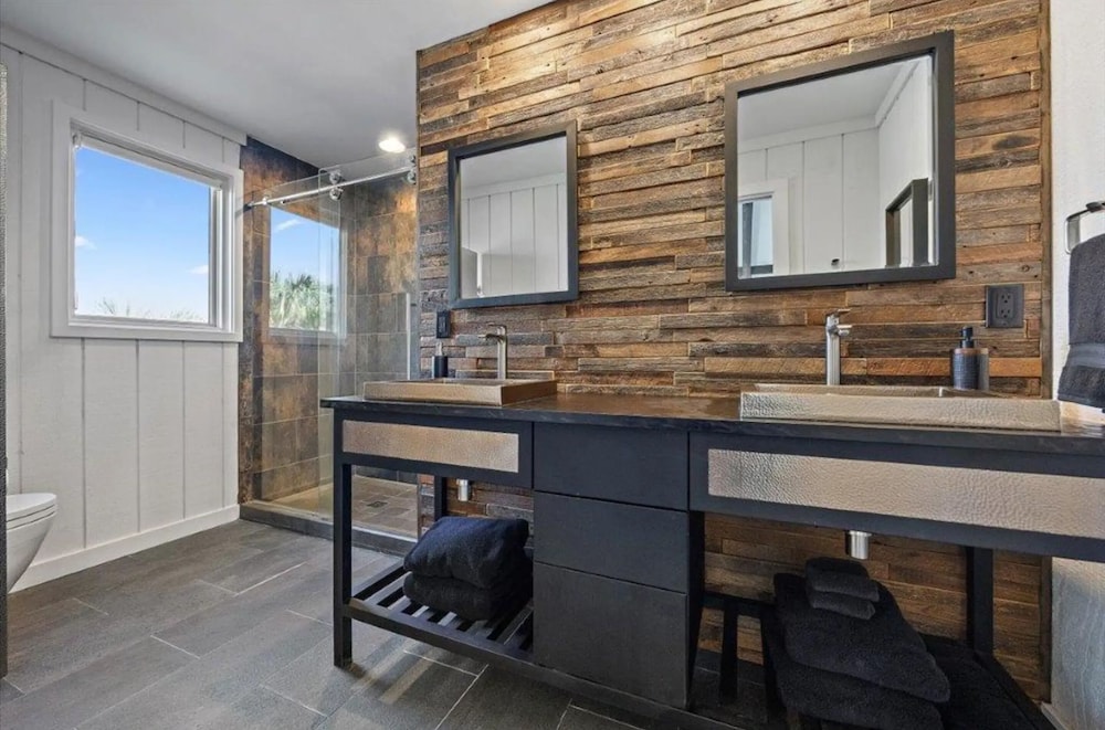 Ocean Commotion by Distinctive Beach Rentals