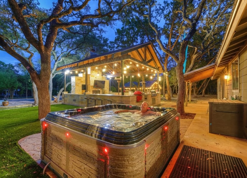 Terracotta Oasis - Wimberley for 30 Guests