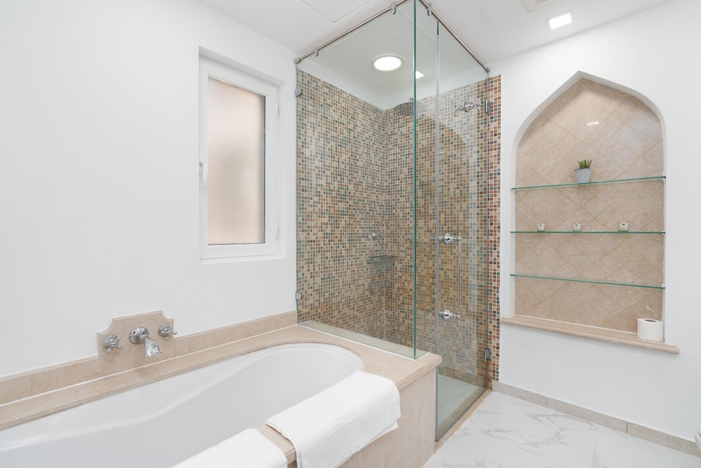 Whitesage - Fully Renovated Spacious 2BR Apt. with Burj Views