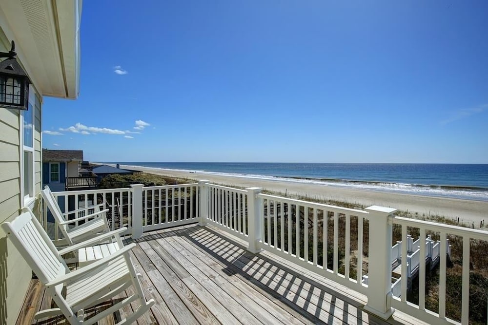 R & R By The Sea 4 Bedroom Home by RedAwning