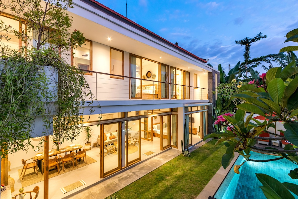 Beautiful Boho-chic 4br Tropical Villa in Pererenan Canggu