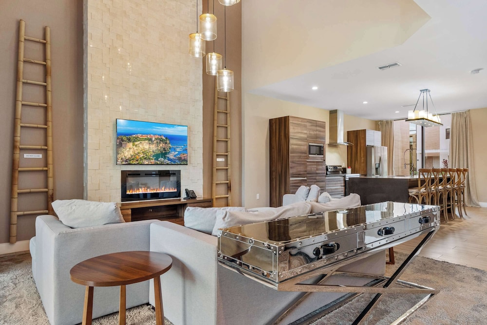 Minutes to Disney Chic Dream Villa With Stunning Patio and Resort Perks