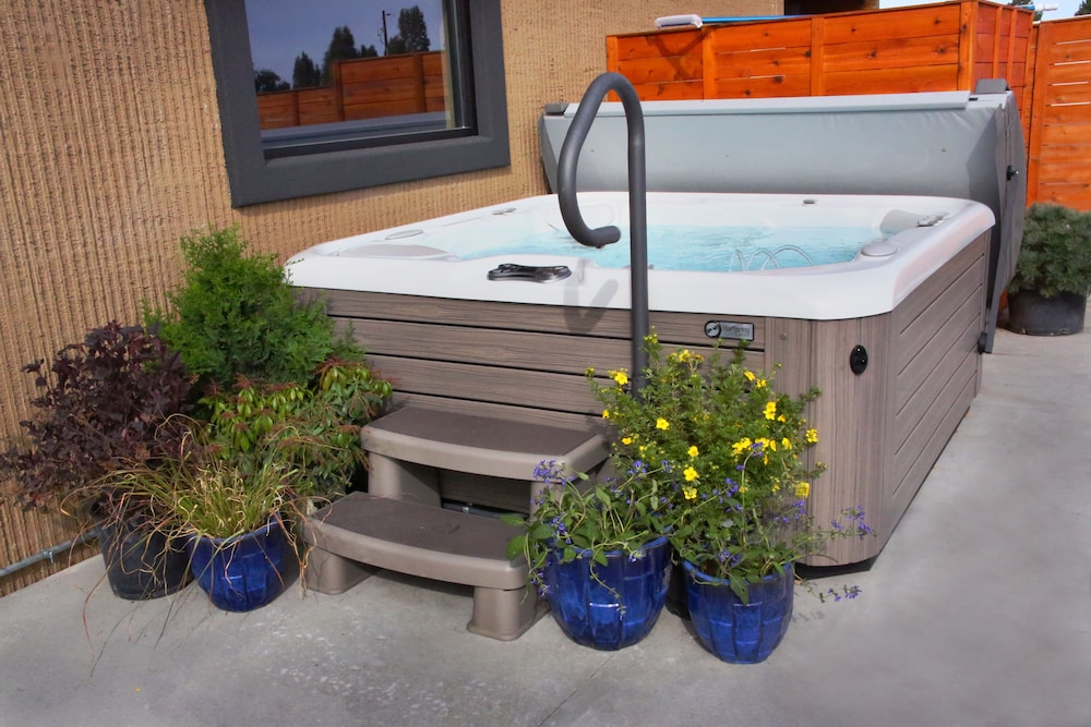 Blue Lakes Inn & Extended Stay