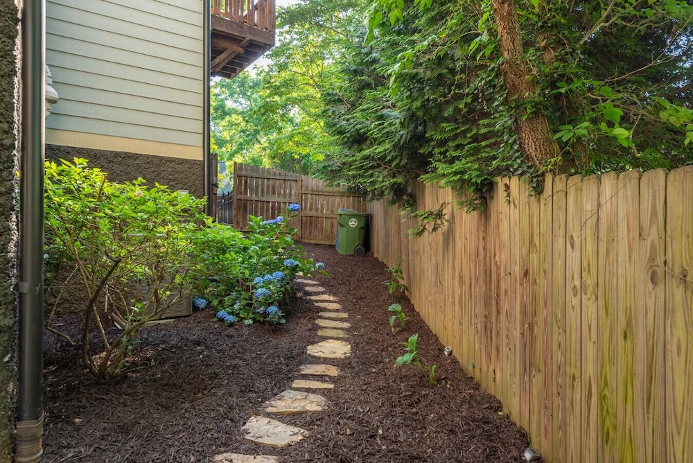 Pet Friendly Studio Near Biltmore w Espresso bar