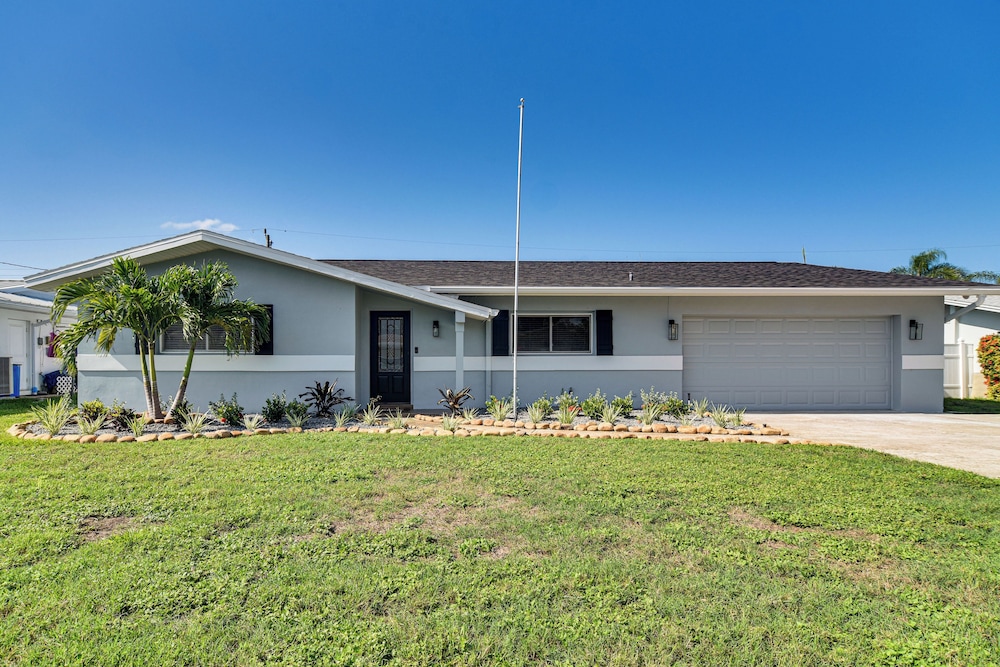 4 Mi to Indian Rocks Beach: Home w/ Backyard Oasis
