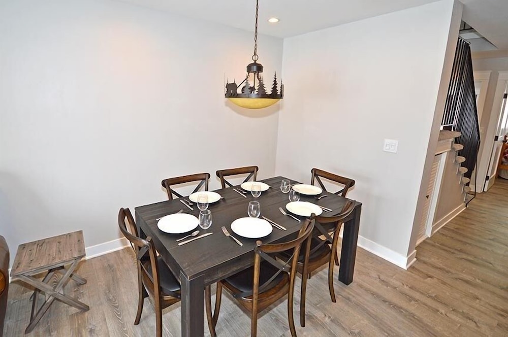 405 Ala Wai Blvd, 180 3 Bedroom Condo by RedAwning