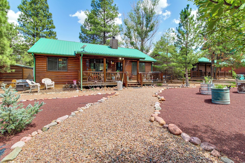 Near Hiking Trails: Heber-overgaard Haven w/ Deck!