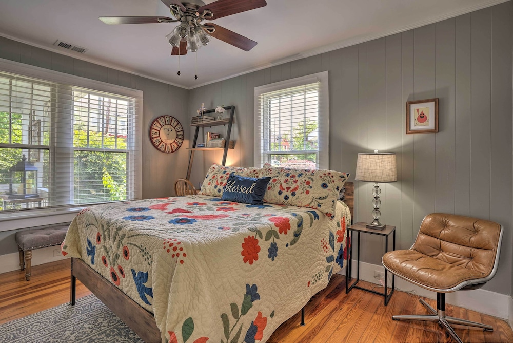 'carousel Cottage:' North Chattanooga Home! view 4