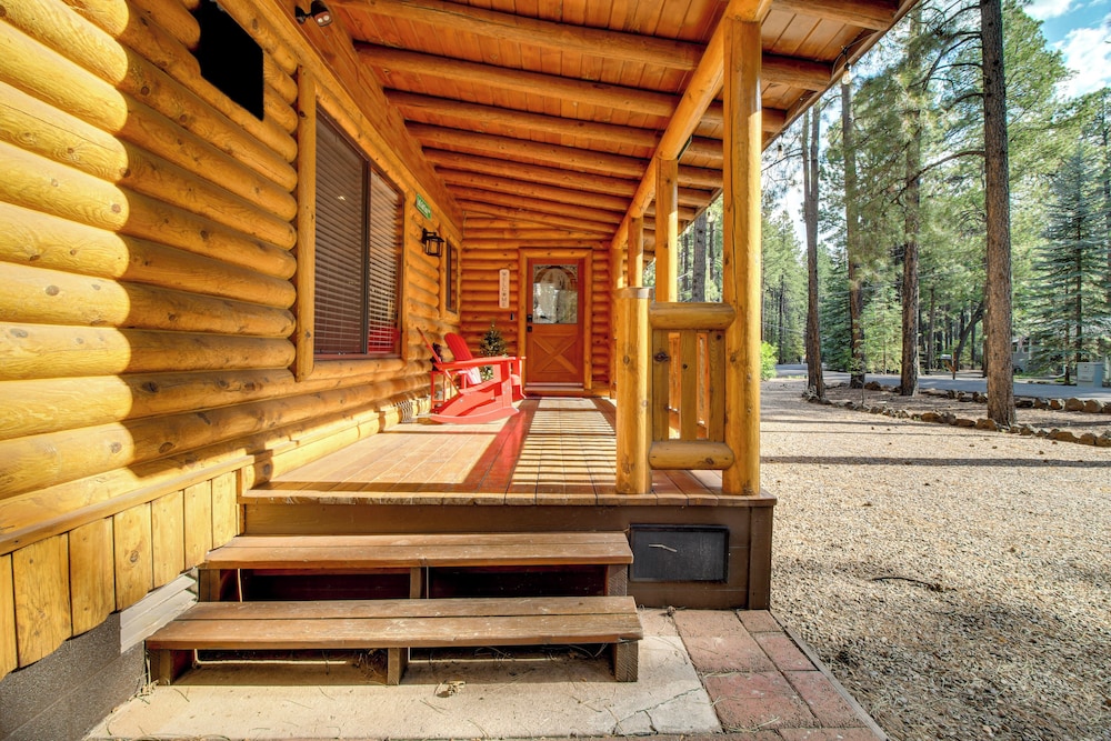Near Fishing & Hiking: Pinetop Log Cabin w/ Deck!