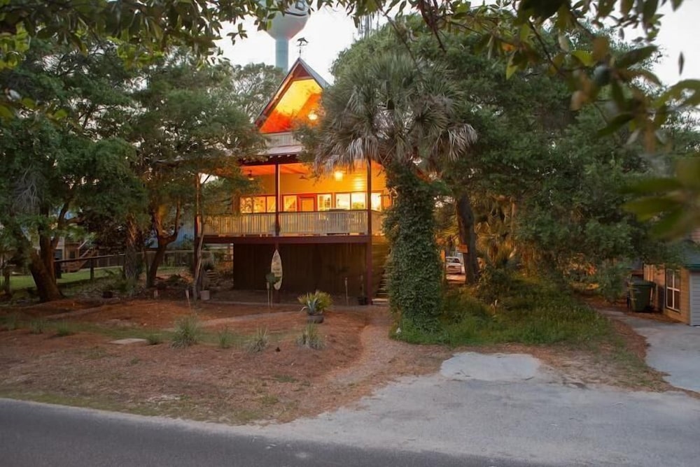 The Wave House 4 Bedroom Holiday Home By My Ocean Rentals