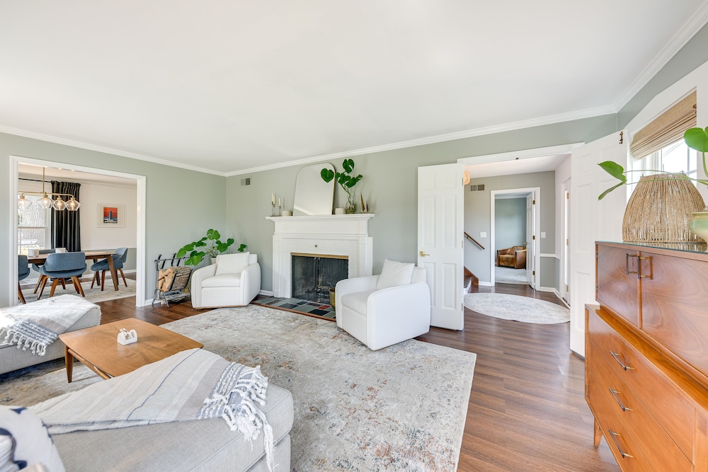 Charming Racine Home - Walk to Lake Michigan! - Property Image 20