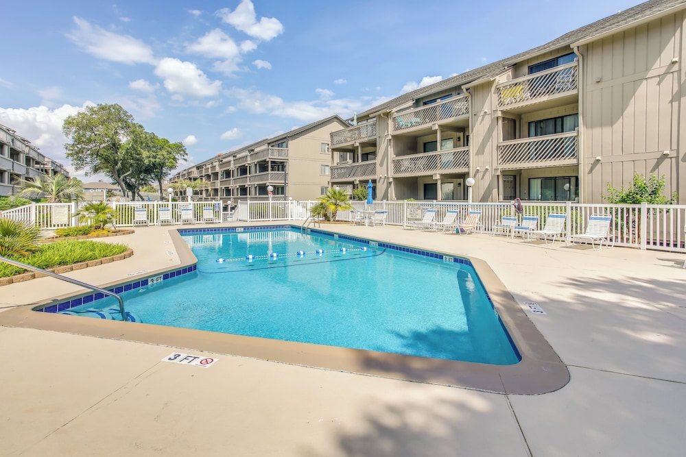 Poolside Fun + Ocean Strolls: Myrtle Beach Oasis!