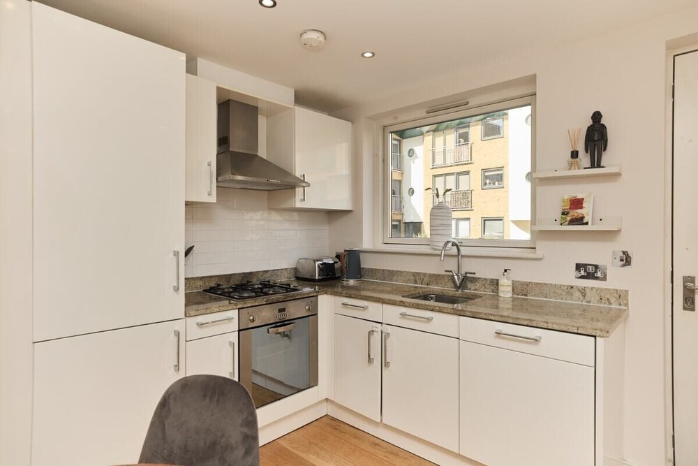 The Queen's Park Getaway - Adorable 2bdr Flat With Terrace
