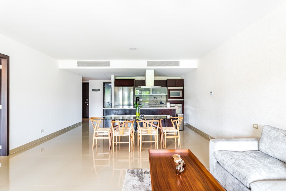 Casa Bellisima ! 2 bedroom swim up 2 Apts by RedAwning
