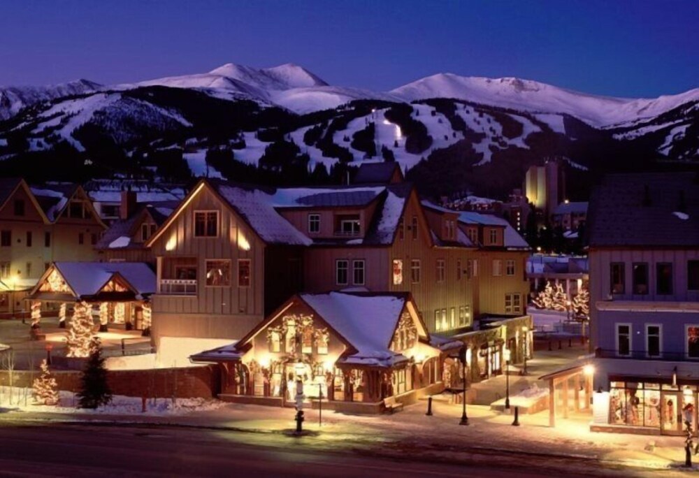 Perfectly Placed 2 Bedroom Vacation Rental in Historic Downtown Breckenridge with Access to Hot Tub and Pool