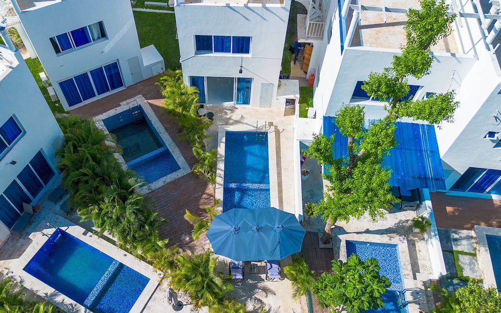 New Modern 2-lvl Punta Cana Villa in Gated Community With Private Pool Rooftop Jacuzzi