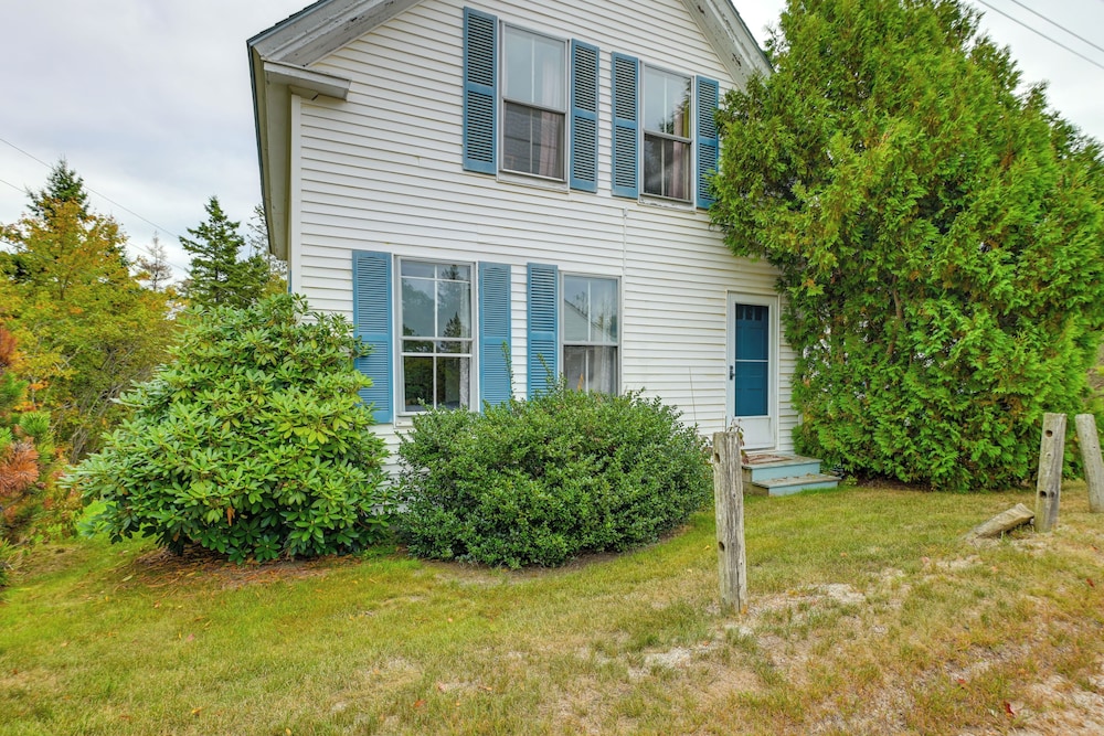 14 Mi to Schoodic Point: Gouldsboro Artists Home