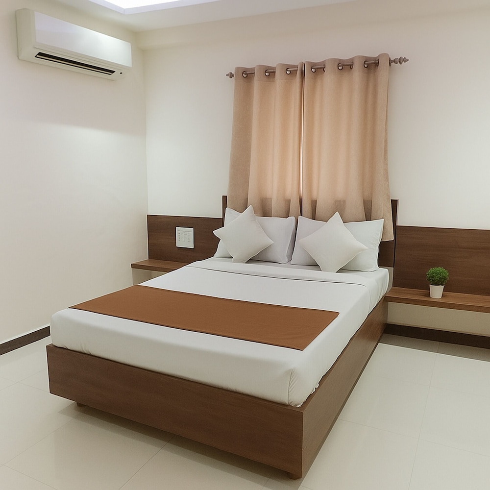 Hotel Radhika