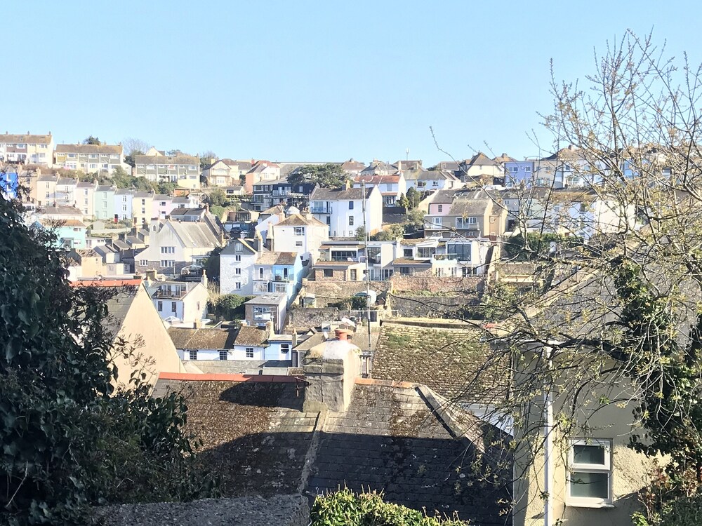Quirky & Cosy Apartment in Brixham Centre, Devon view 4