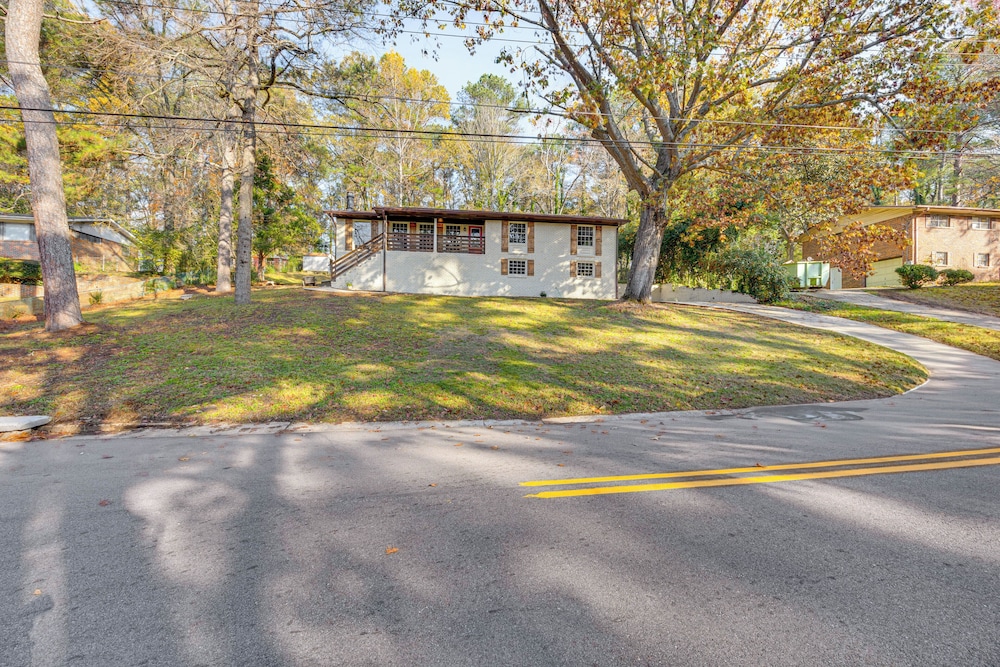 11 Mi to Dtwn Birmingham: Home w / Pool Table!