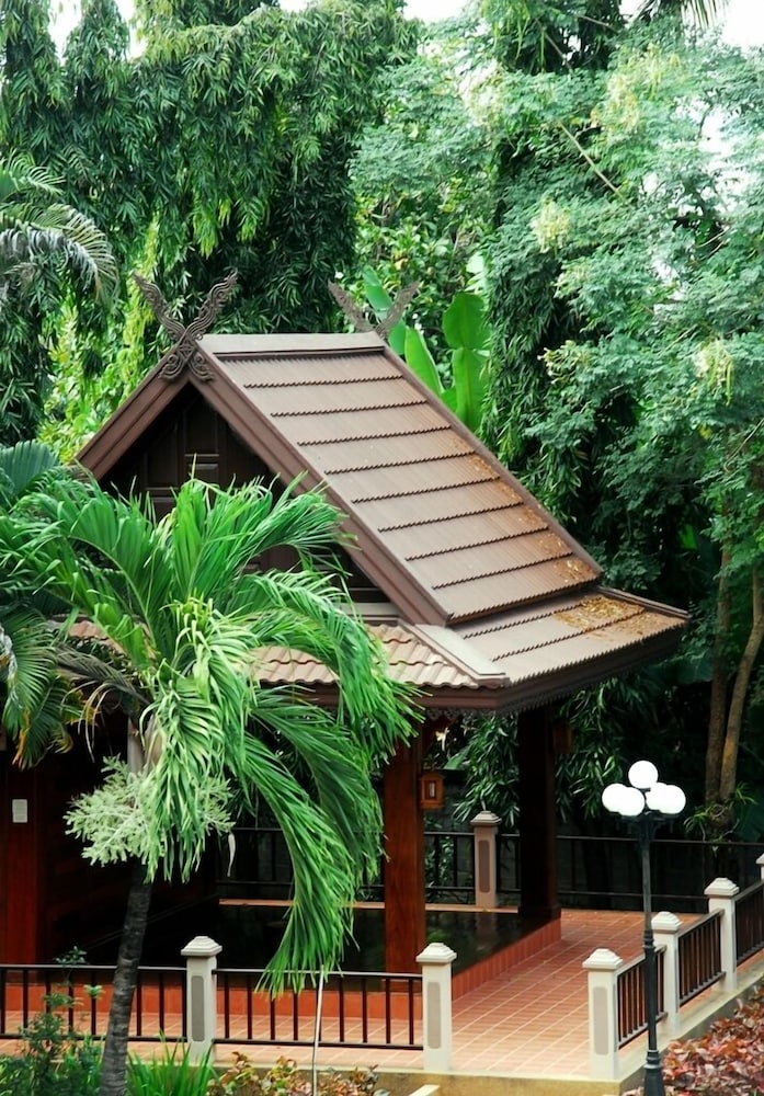 Mae Yom Palace Hotel