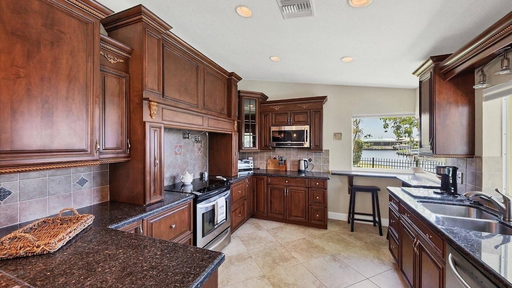 Family-friendly Waterfront 4br Pool Punta Gorda Isles 4 Bedroom Home