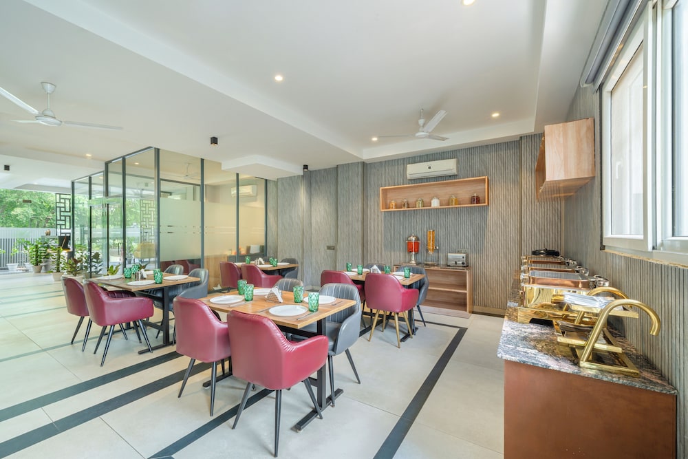 Lime Tree Hotel & Stays Greater Noida Nearby India Expo Centre & Mart