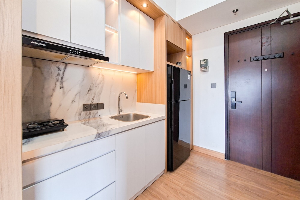 Wooden Tone Studio At Casa De Parco Apartment