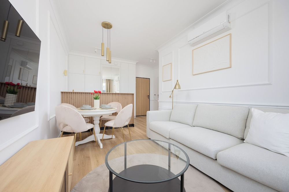 Kolejowa Apartment Warsaw by Renters view 2